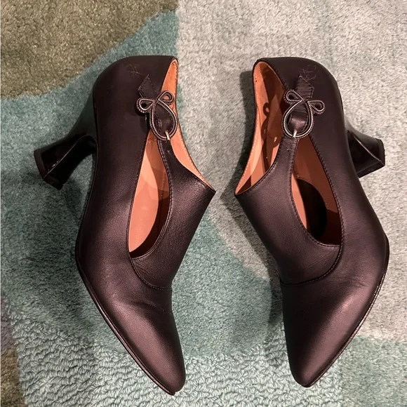 Fluevog LIKE NEW Poser Darla black asymmetrical buckle heel w/ side cutout - 8 - Picture 7 of 16